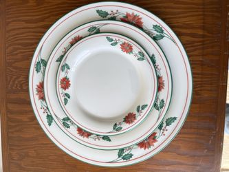 Lenox Chinastone Red Poinsettias Dinner Set