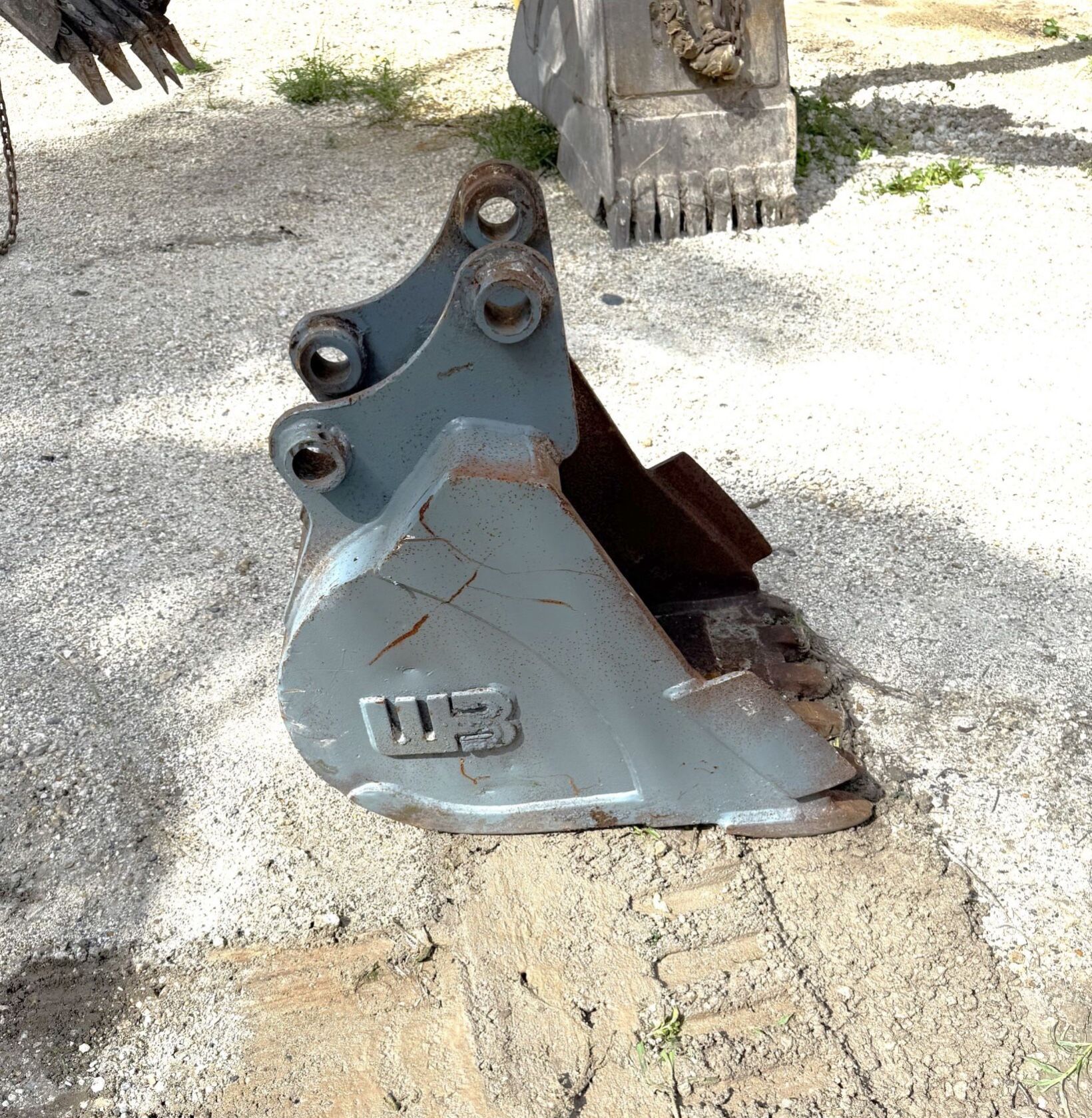 50607A9 EXCAVATOR BUCKET CATERPILLAR 23" 6 TEETH DIGGING BUCKET.