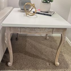 Wood End/Side Table With Drawer & Carved Legs 