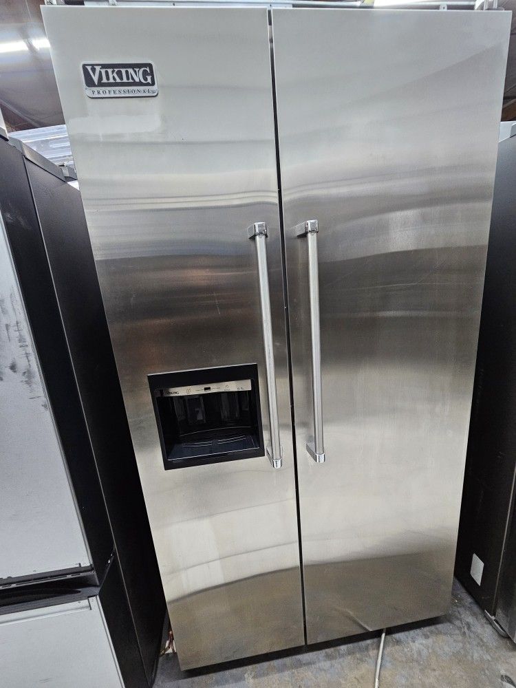 42" VIKING BUILT IN STAINLESS STEEL REFRIGERATOR