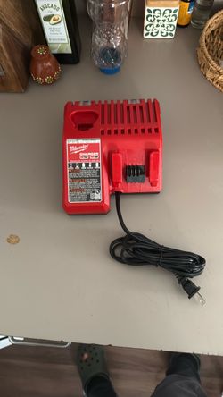 Milwaukee M12/M18 Multi-Voltage Battery Charger (Genuine OEM) – Excellent Condition