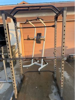Very nice and strong squat rack with 7 ft Olympic bar. Perfect for squats, bench press, and pull ups.