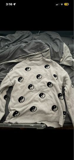 Ying and Yang knitted sweater