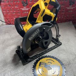 DEWALT 7-1/4 Circular Saw 