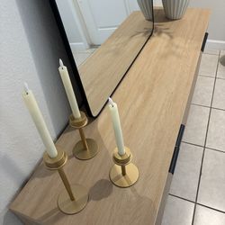 Entry table and mirror