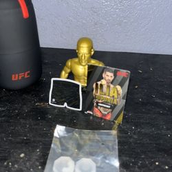 UFC Mini Action Figure Very Rare Gold Topuria