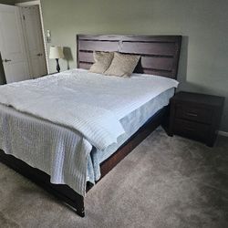 King Bedroom Set – Bed, Dresser, Mirror and Nightstand –Great Condition 