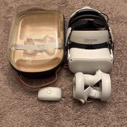 Meta Quest 2 W/ Case And Batter Pack Head Strap 