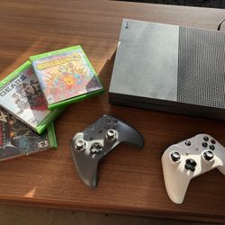 Xbox One + 2 Controllers + Games