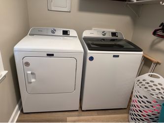 Washer dryer set