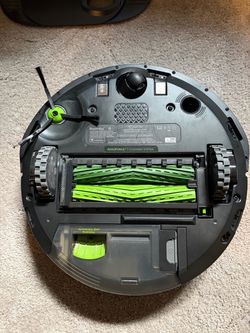 iRobot Roomba i8 Robot Vacuum