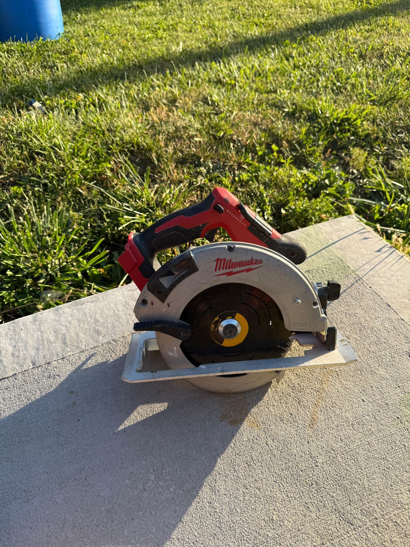 M18 18V Lithium-Ion Brushless Cordless 7-1/4 in. Circular Saw (Tool-Only)