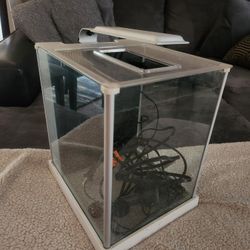 2.5 Gallon Fish Tank