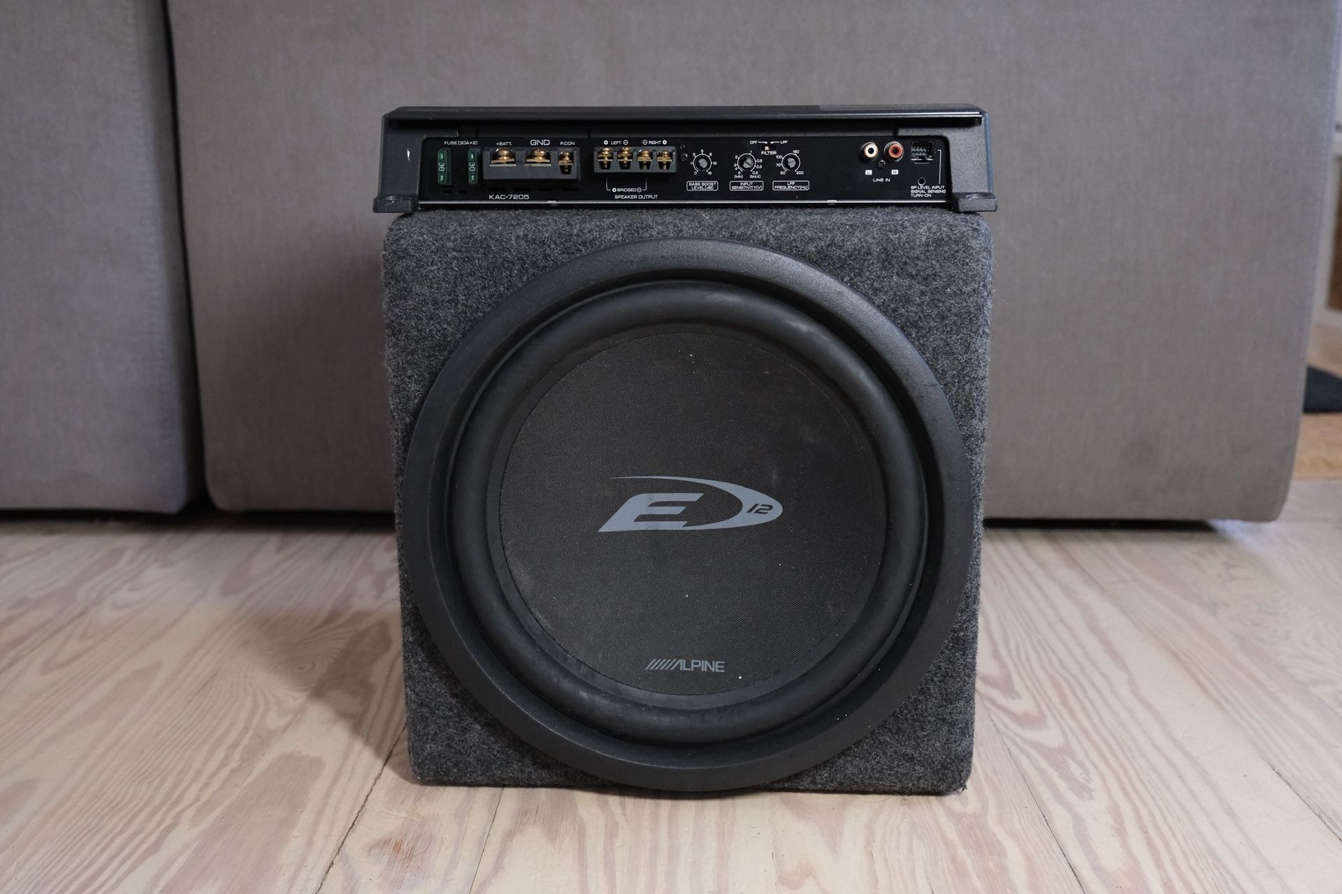 Alpine Subwoofer + Kenwood 1000W Amp - Car Audio