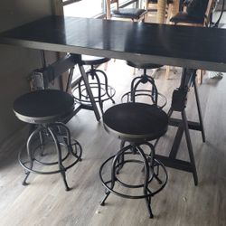 Table & Stools 30x60