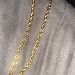 Gold rope chain