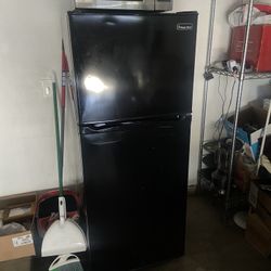 Magic Chef Refrigerator 