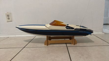 vintage Traxxas Villain IV deep-V radio-controlled powerboat