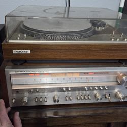 Pioneer Record Table And SX-850 Reciever Vintage 
