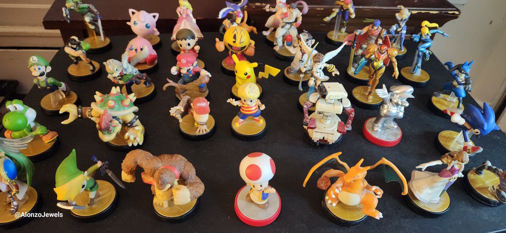 Various Nintendo Amiibos 