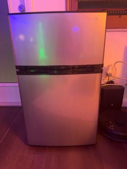 Insignia 3.0 Cu. Ft. Mini Fridge with Separate Freezer - Stainless Steel