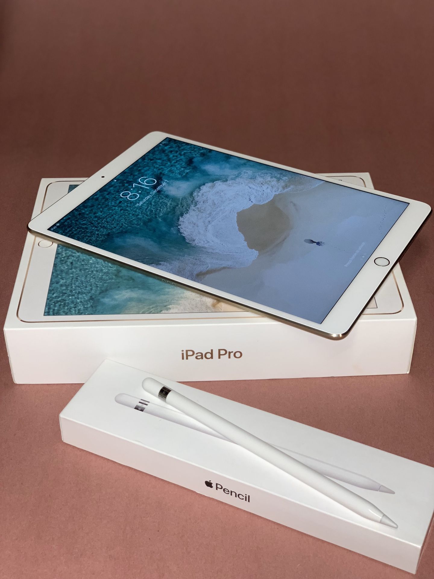 Apple iPad Pro 10.5" WiFi 64gb - Gold /w Logitech Case