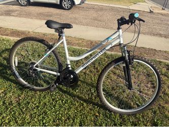 26” Roadmaster mountain bike like new