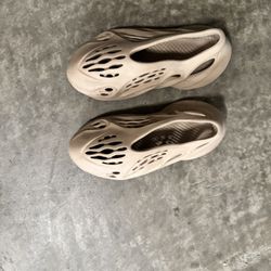 Women’s Yeezy Foam Runners