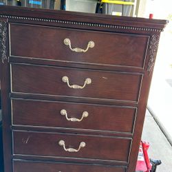 Dresser 