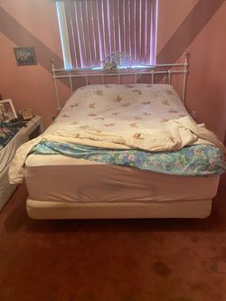 Electric queen size bed, excellent condition