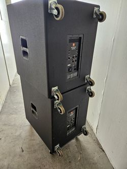 Two 18-in Subwoofers Power Speakers JBL PRX800