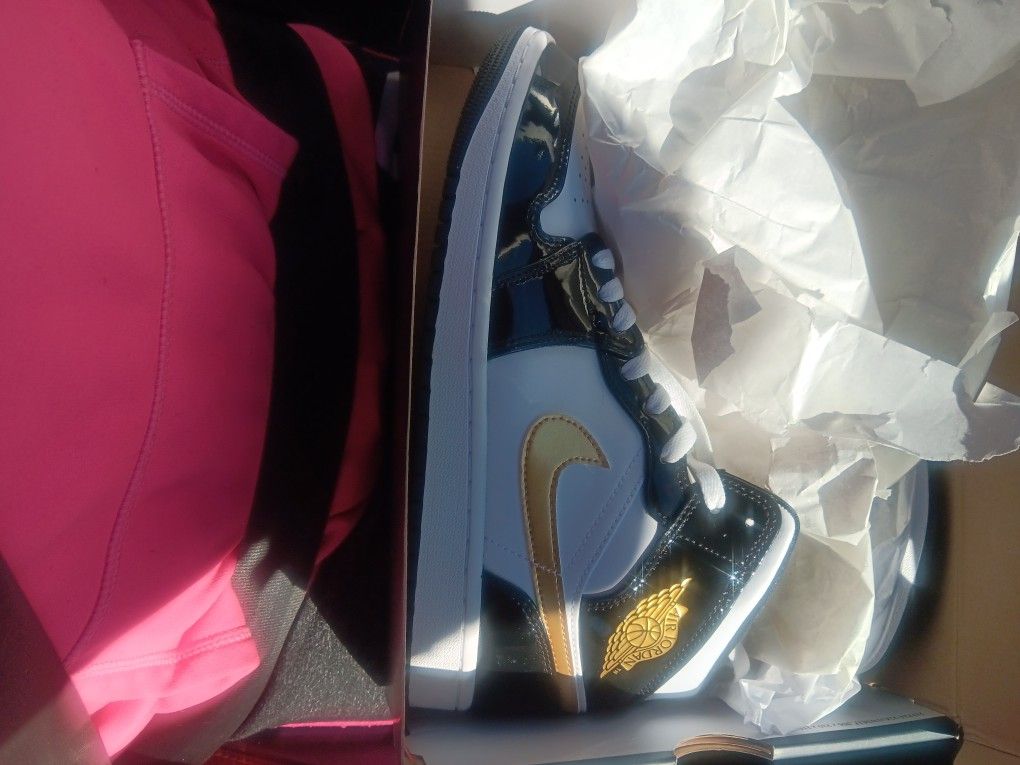 Air Jordan 1 Mid Se Size 9