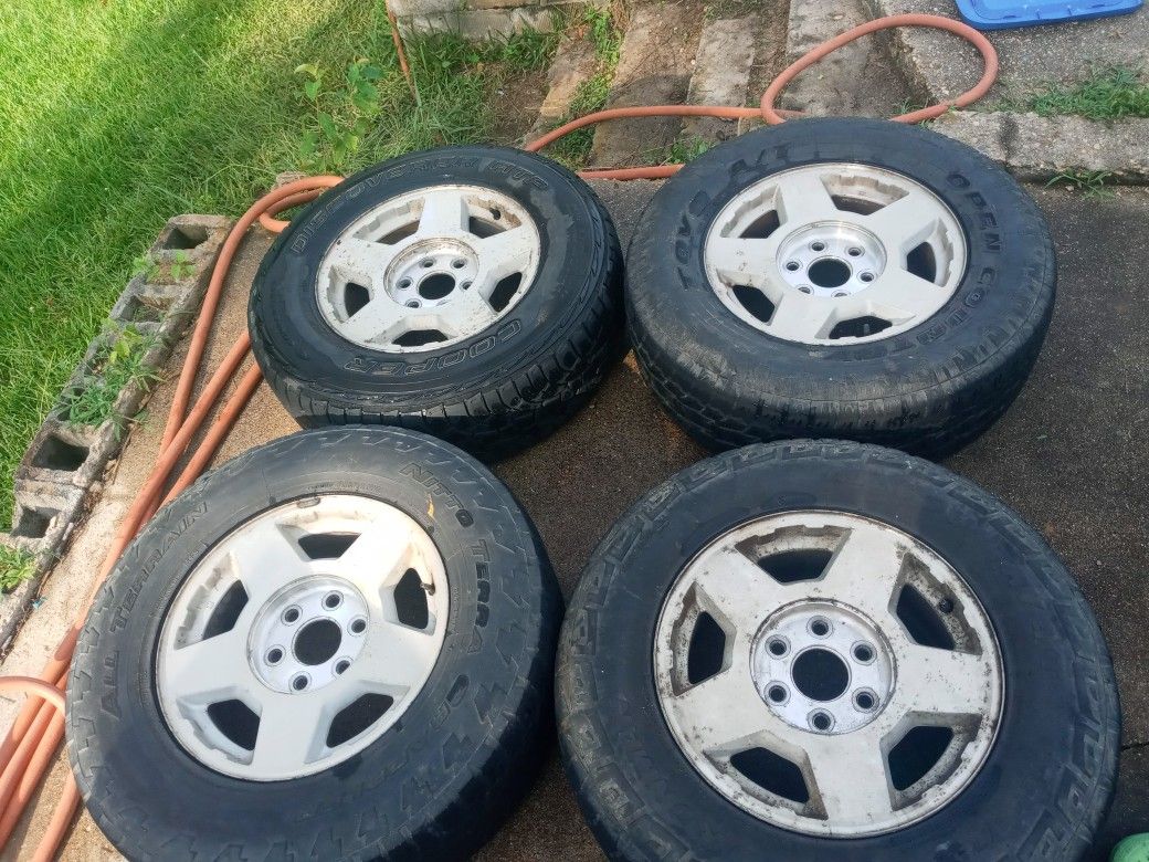 Chevy 17" Rims 6 Lugs