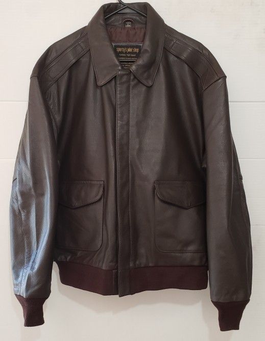 VTG Sporty's Pilot Shop Authentic Leather Bomber Jacket  mens size Large Regular  