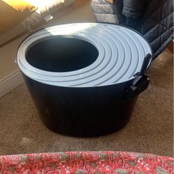 Brand new top-entry litter box