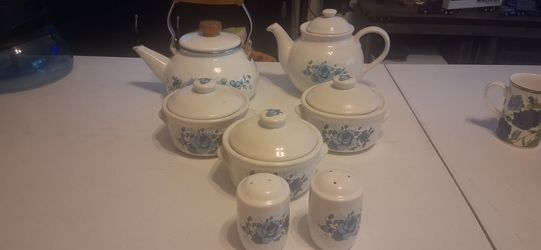 Corelle Stmeware set