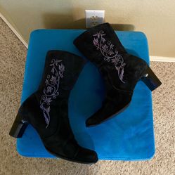 Women Cute Boots Size 8 $10