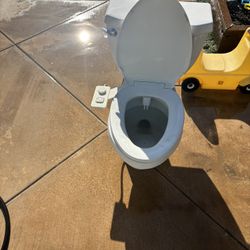 Toilet with Bidet – Good Condition