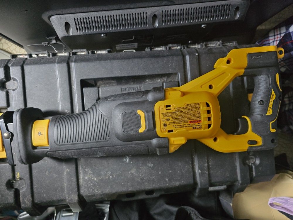 Brad New Saw Zall Dewalt 20V XR