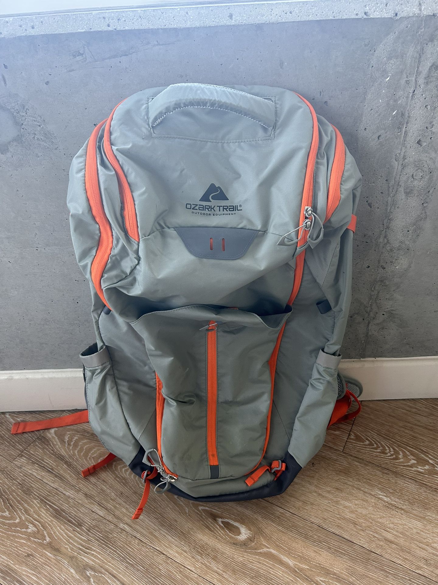 40L Hiking Backpack + Hydration Pouch