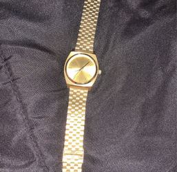 Selling Nixon Watch Needs Battery’s !