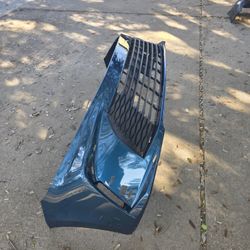 2025-2026 TOYOTA CAMRY FRONT BUMPER WITH LOWER GRILLE GREAT CONDITION NO DEMAGED OR SCRATCHES