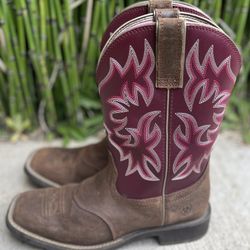 Ariat Women's Delilah Western Boots in a Java Burgundy, Sz 8B..Located west roseville.
