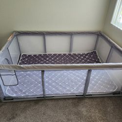 Playpen w/mat