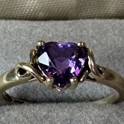 10K Solid Gold 6MM Amethyst Heart Ring size 5 1.5g