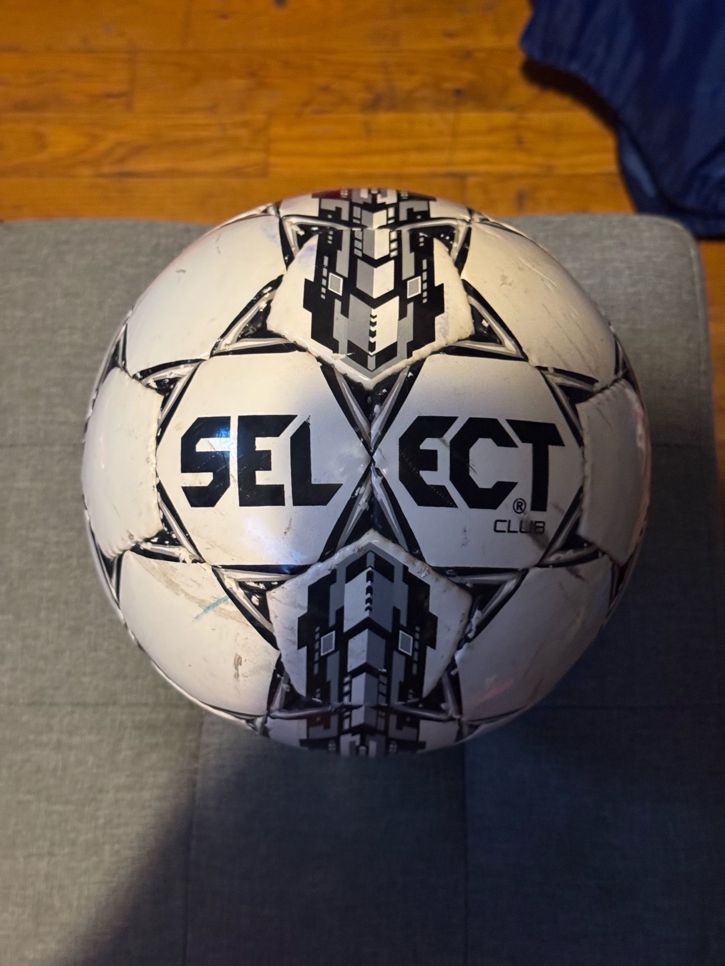 Select club size 5 soccer ball