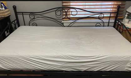 Twin daybed