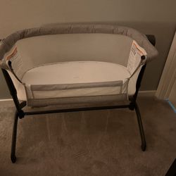 Baby Delight Bedside bassinet 