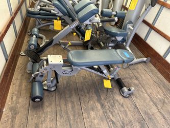 HOIST FITNESS SUPER FLAT TO INCLINE DECLINE BENCH!! READY FOR PICKUP OR DELIVERY!!