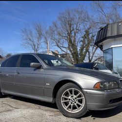 03 BMW 525i